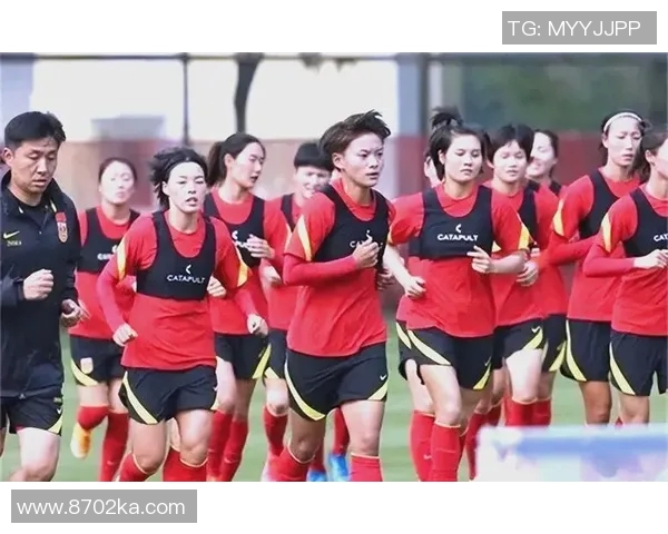 欧洲足球明星太太们的生活与风采揭秘：她们如何在荣耀与挑战中平衡家庭与事业